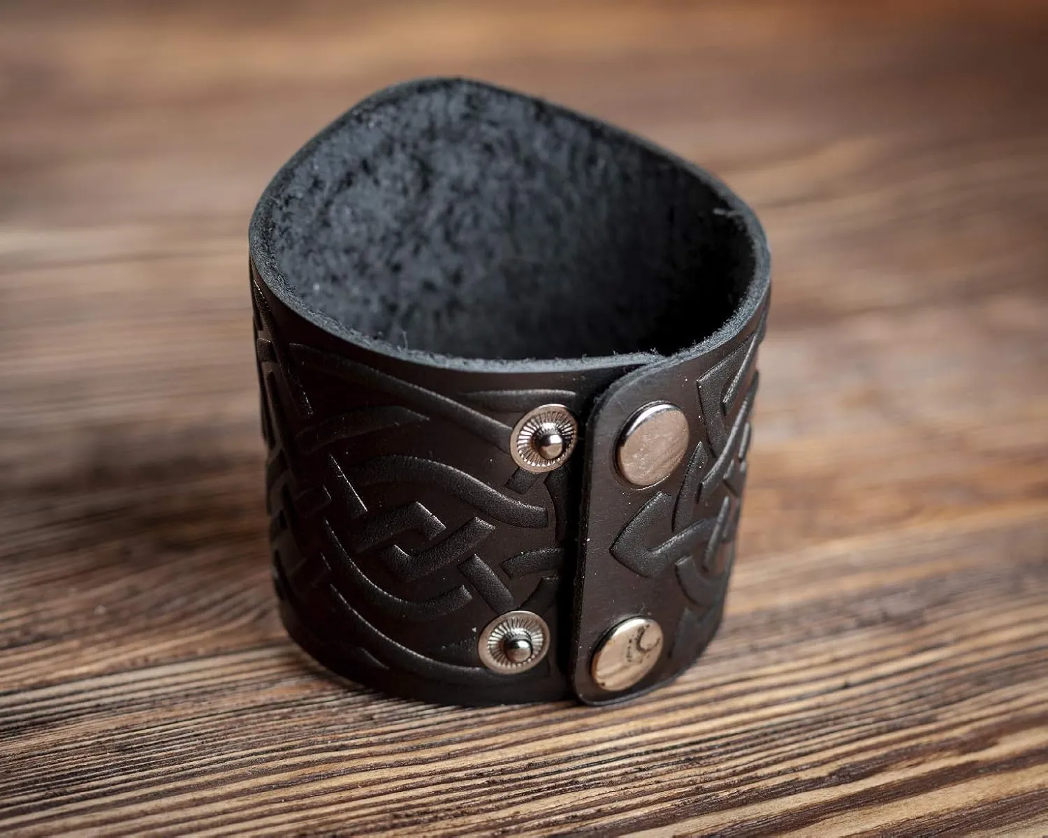 100% Real Leather Viking Cuff Bracelet - Handmade Vegvisir Viking Compass Black Wristband - Gift for Men Women - Genuine Leather Viking Punk Lv Axe Сuffs - Size M for wrist 6.5"-7.5" 90kc