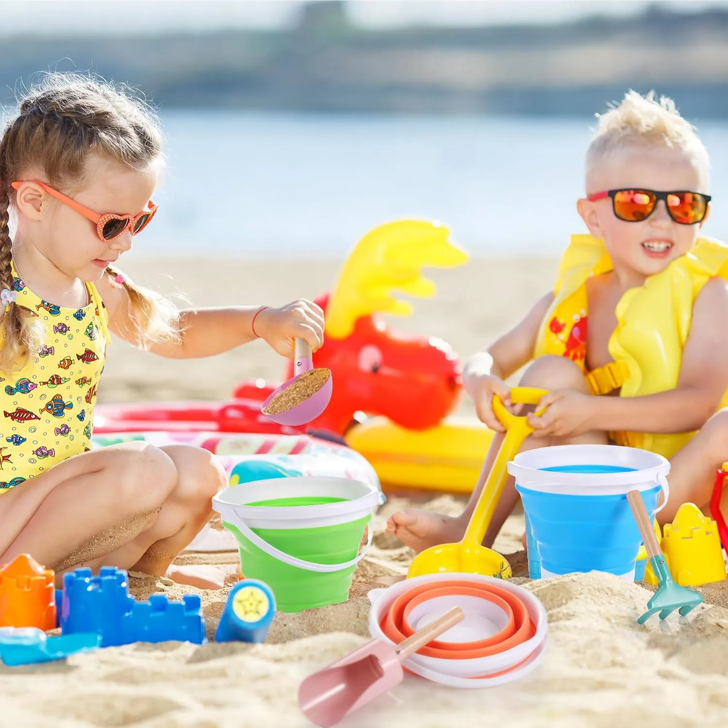 18 Pcs Collapsible Beach Toys Collapsible Sand Bucket Seashell Bags Beach Tools Metal Garden Tools Cylinder Spoon Fork Rake Flat and Pointed Shovel(3 Colors,Classic)