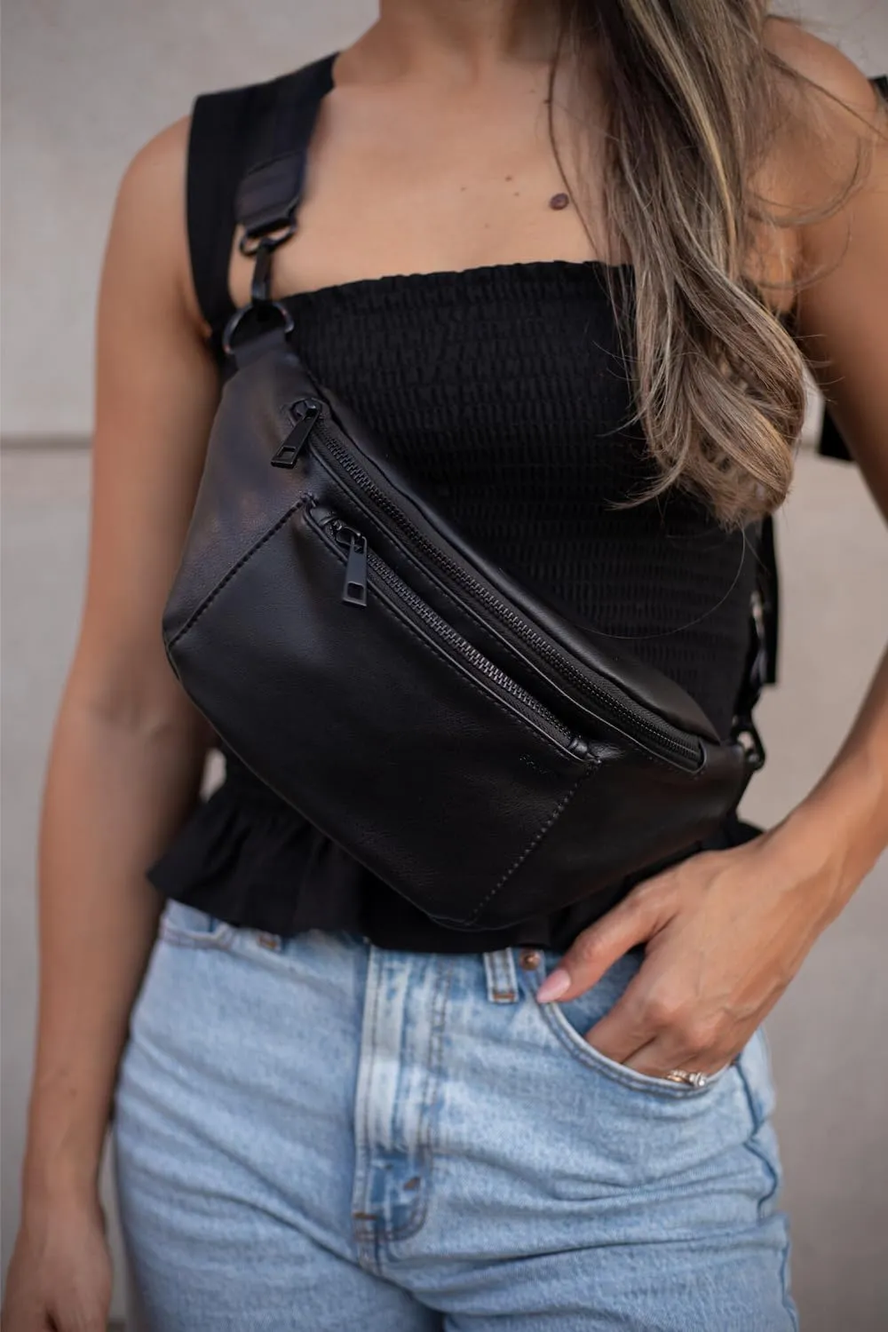 FAWN DESIGN The Fawny Pack Black Fanny Pack, Fanny Pack for Women Crossbody Bag, 2 Pockets and 6 Interior Card Slots, Adjustable Nylon Strap