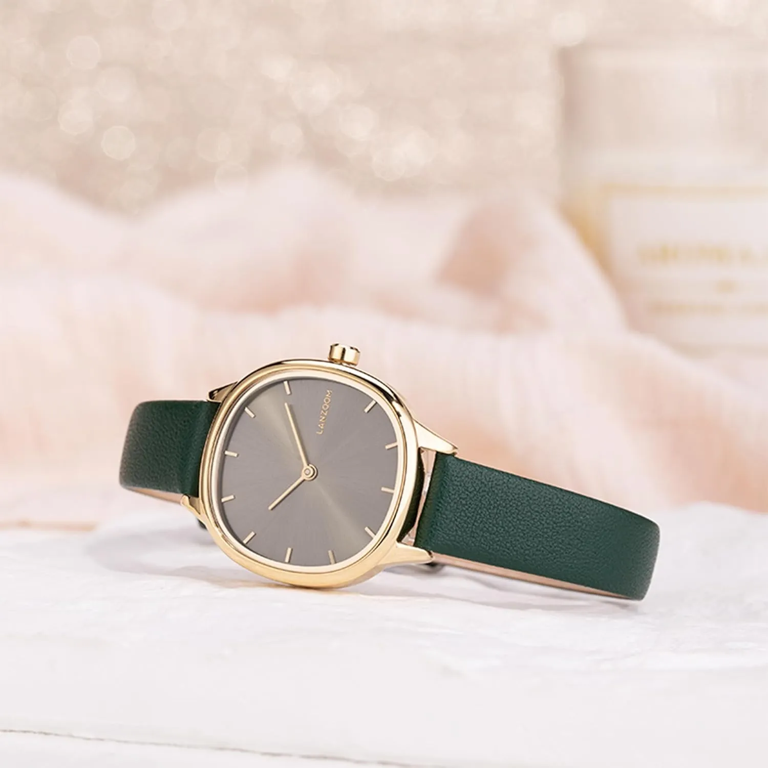 LANZOOM Retro Women's Quartz Watch - Stainless Steel case,Gold Filled, Ideal Gift for Holidays and Special Occasions.