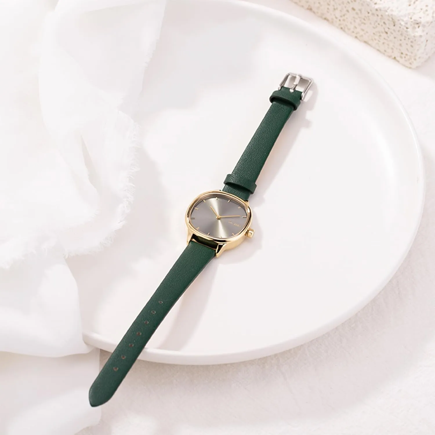 LANZOOM Retro Women's Quartz Watch - Stainless Steel case,Gold Filled, Ideal Gift for Holidays and Special Occasions.