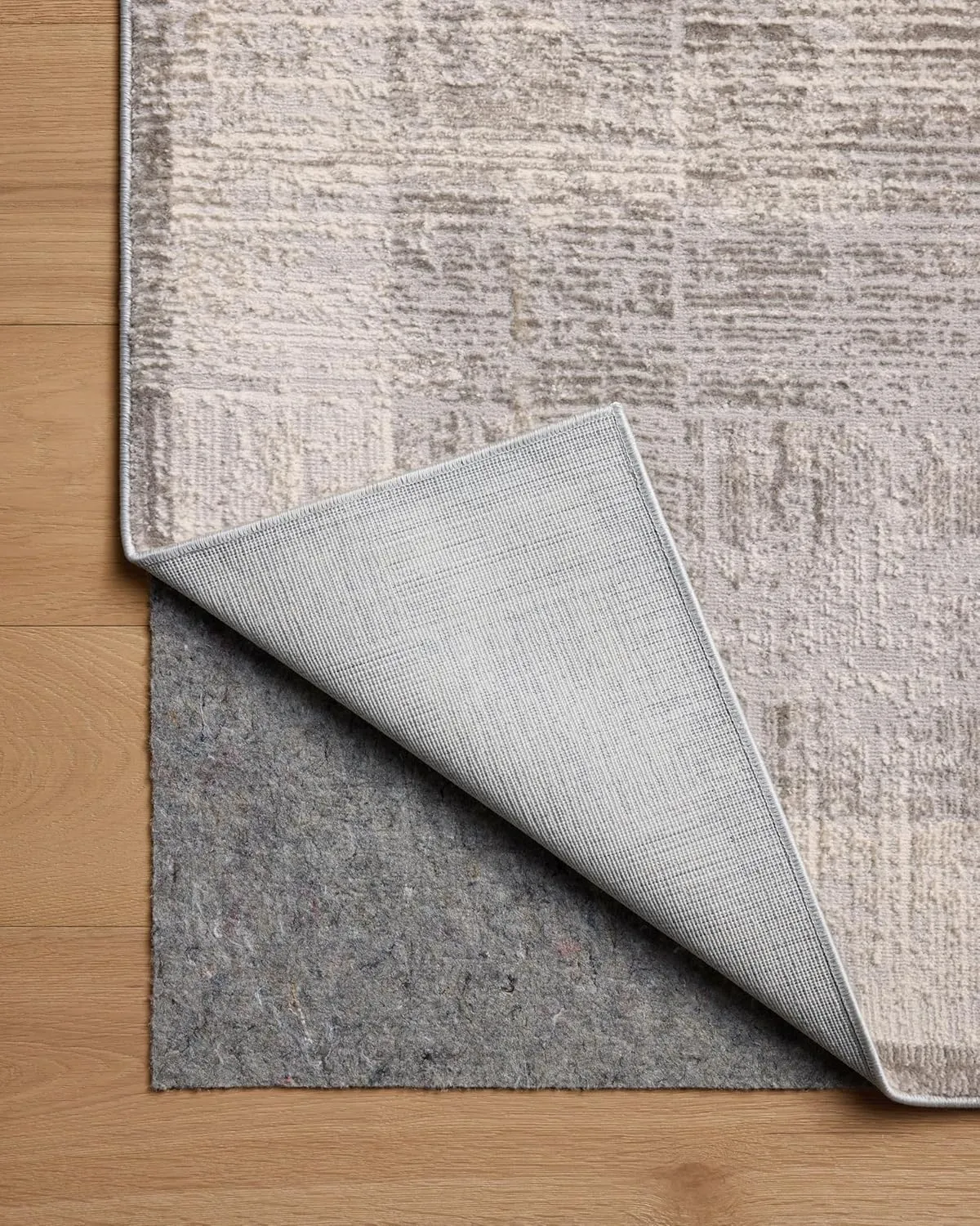 Loloi II Hollis Collection HOL-04 Smoke/Mist 2'-7" x 4' Accent Rug