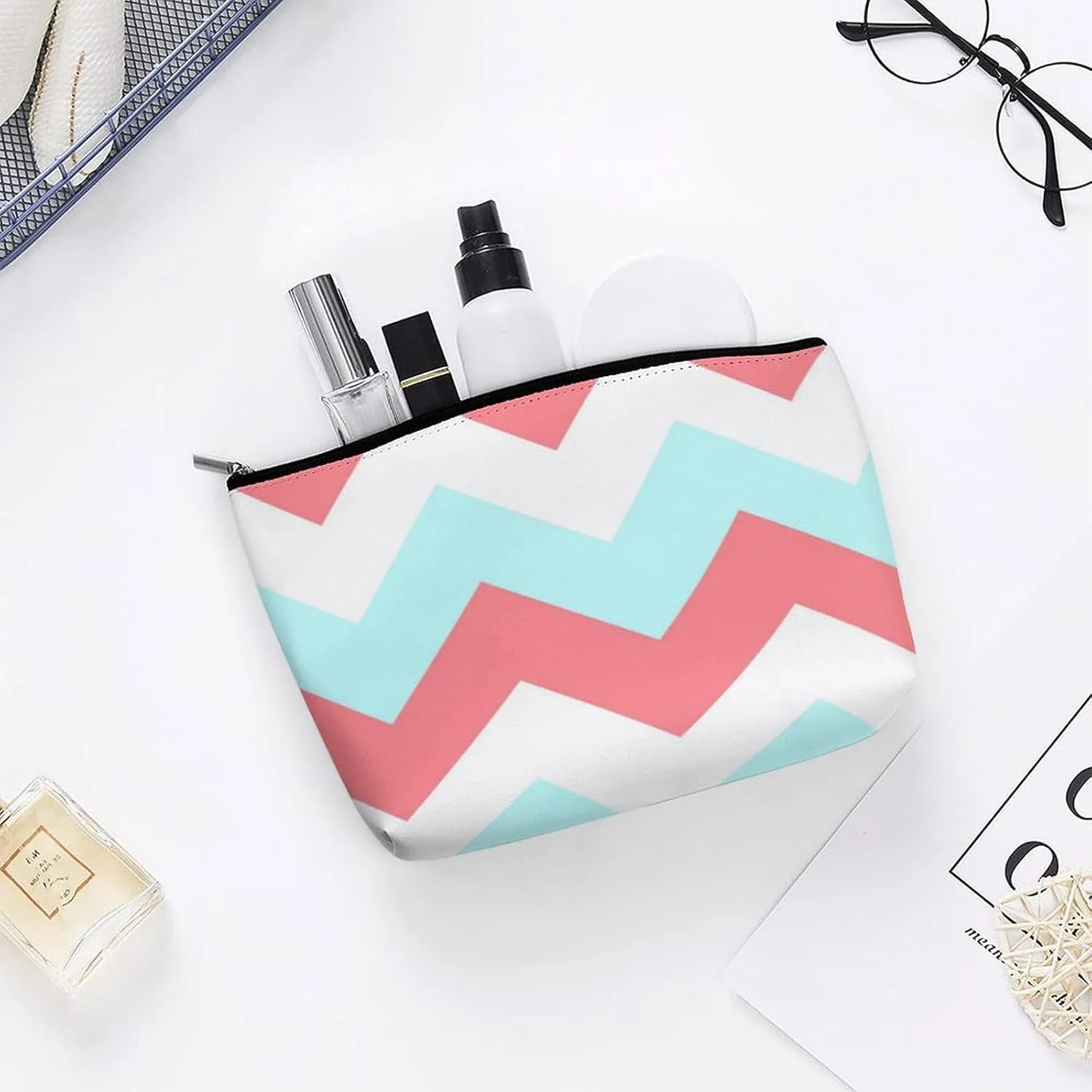 Travel Makeup Bag, Chevron Zigzag Coral Aqua White Cosmetic Bags for Women Large Capacity Waterproof Toiletry Pouch Make up Organizer
