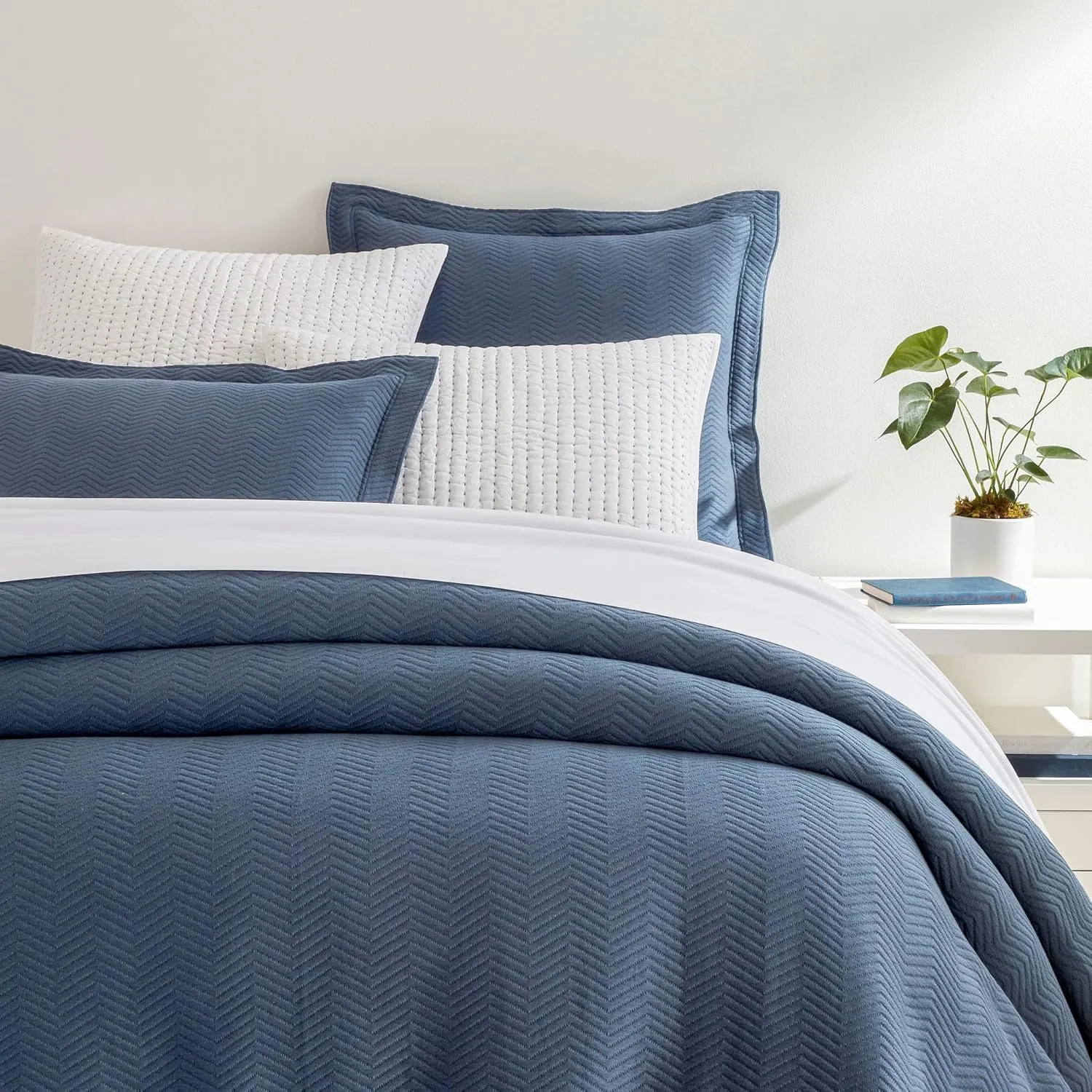 Winnie Ink Matelasse Coverlet, Queen Size, Navy Chevron Pattern